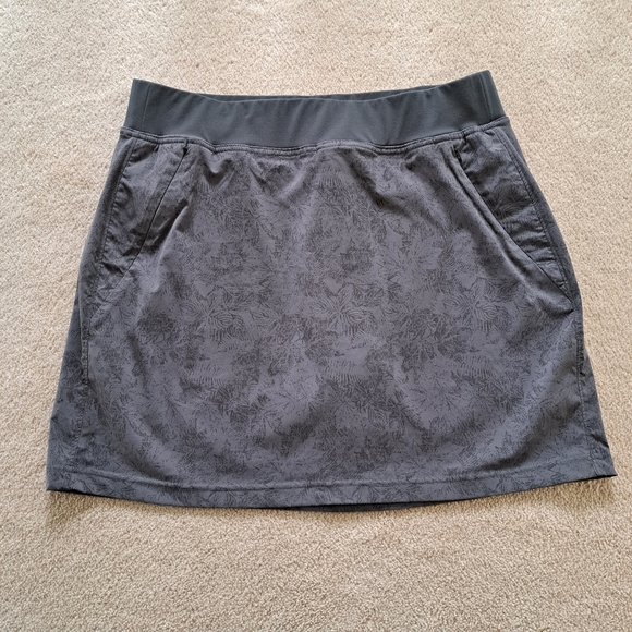Eddie Bauer Pants - Eddie Bauer Skort Floral Print Grey Women's Size 12 Stretch Neutral Skort